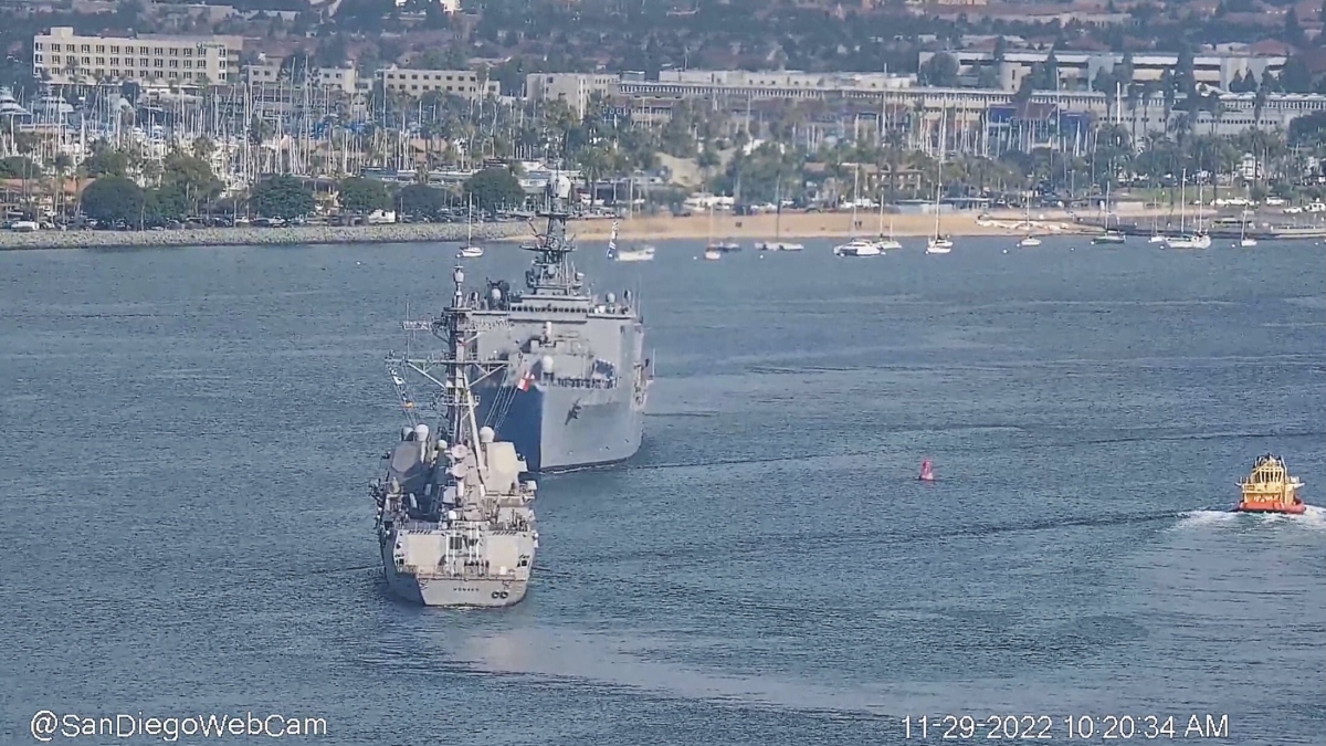 Hai tàu chiến Mỹ suýt đâm vào nhau ở Vịnh San Diego